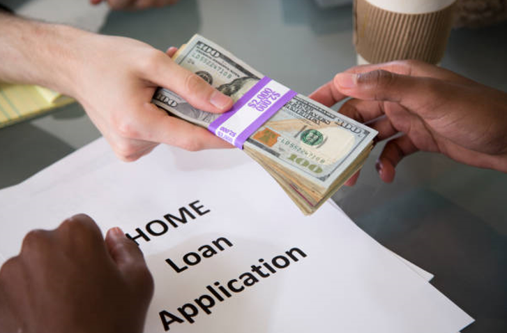 Tips to Find Grants to Pay for College and Avoid Student Loans